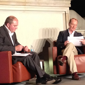 Marc Elsberg im roten Ledersessel bei einer Lesung von Bertelsmann, August 2012